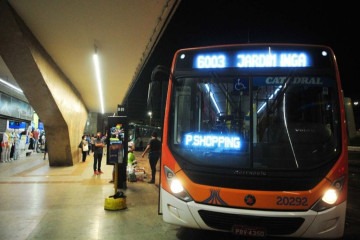o valor das Passagens aumentariam ontem, mas por enquanto foi suspenso o reajuste  -  (crédito: ônibus entorno)