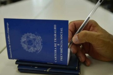 Interessados podem comparecer a uma das 16 unidades das agências, de segunda a sexta-feira, das 8h às 17h
- (crédito: Marcello Casal Jr/Agência Brasil) Interessados podem comparecer a uma das 16 unidades das agências, de segunda a sexta-feira, das 8h às 17h
- (crédito: Marcello Casal Jr/Agência Brasil)