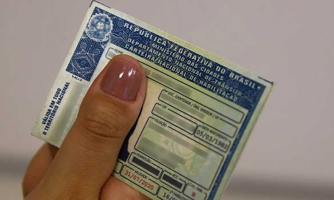 Contran permite que motoristas solicitem o cancelamento da CNH - (crédito: EBC) Contran permite que motoristas solicitem o cancelamento da CNH - (crédito: EBC)