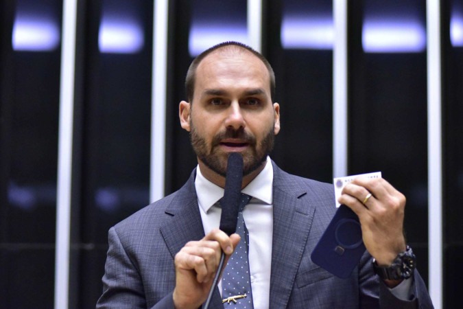 Deputado Eduardo Bolsonaro afirna não conseguir registrar presença no aplicativo Infoleg -  (crédito: Zeca Ribeiro/Câmara dos Deputados)