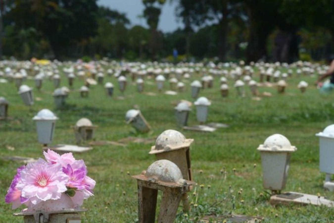 as sepulturas poderão ser localizadas via computador