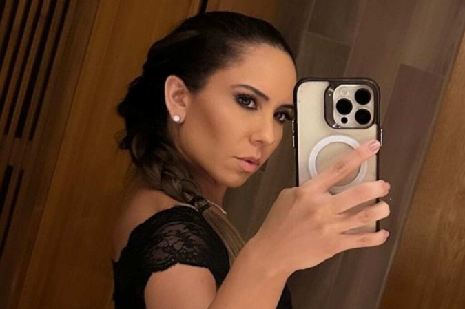 Nua, Mulher Melão curte clima quente na piscina e empolga fãs: “Toda natural” -  (crédito: Observatório dos Famosos)