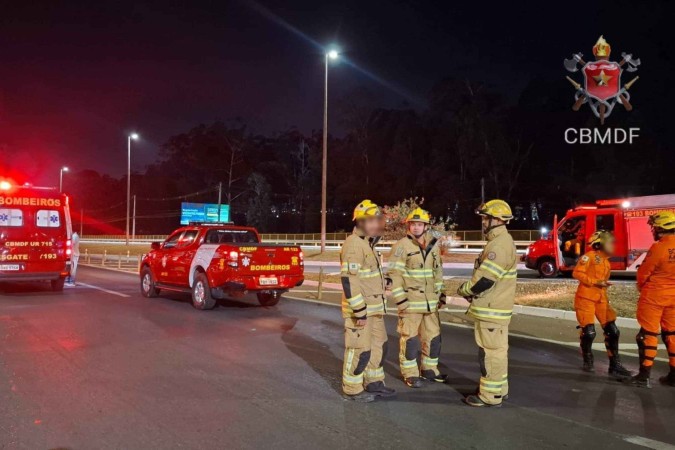 Uma pessoa idosa morreu atropelada no Eixão Sul - (crédito: Divulgação/CBMDF) Uma pessoa idosa morreu atropelada no Eixão Sul - (crédito: Divulgação/CBMDF)