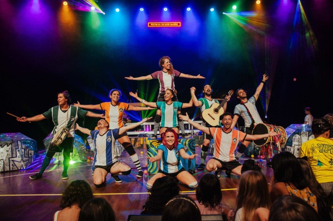 O espetáculo conta a história de quatro amigos que decidem montar um grupo musical -  (crédito: Divulgação)