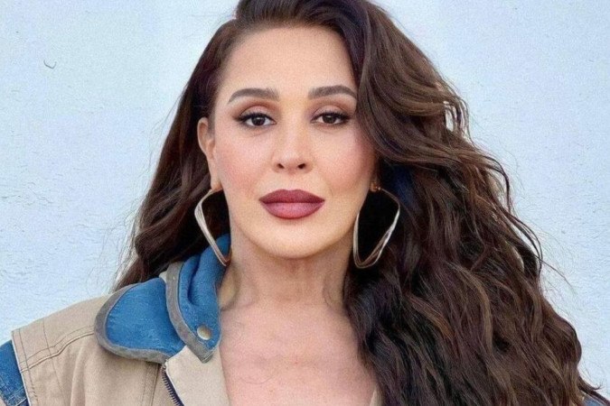 Claudia Raia posa nua na web e chama atenção dos fãs com clique: “Obra de arte” -  (crédito: Observatório dos Famosos)