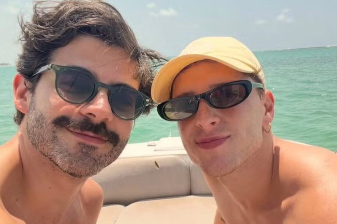 Apaixonado, Diego Martins mostra primeira viagem de ‘lua de mel’ com novo namorado ator -  (crédito: Observatório dos Famosos)