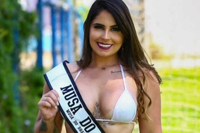 Musa do Santos Futebol Clube se exibe de fio-dental e impressiona com tamanho do bumbum -  (crédito: Observatório dos Famosos)