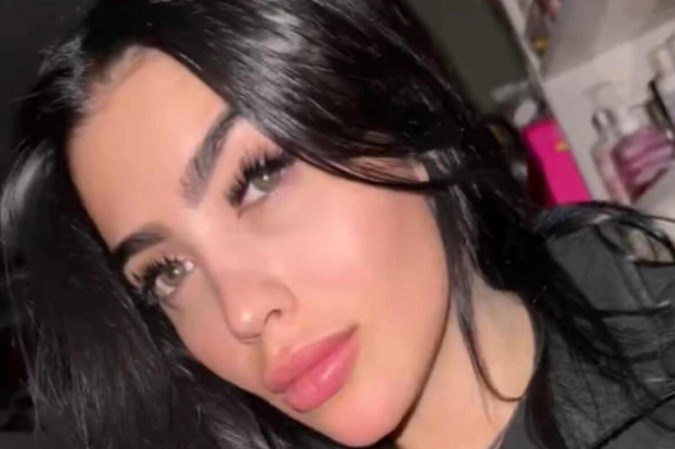 MC Mirella rebola de fio-dental e impressiona com movimento do bumbum -  (crédito: Observatório dos Famosos)