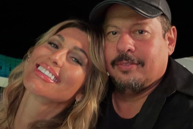 Após rumores de separação, Lívia Andrade posa ao lado do marido -  (crédito: Observatório dos Famosos)