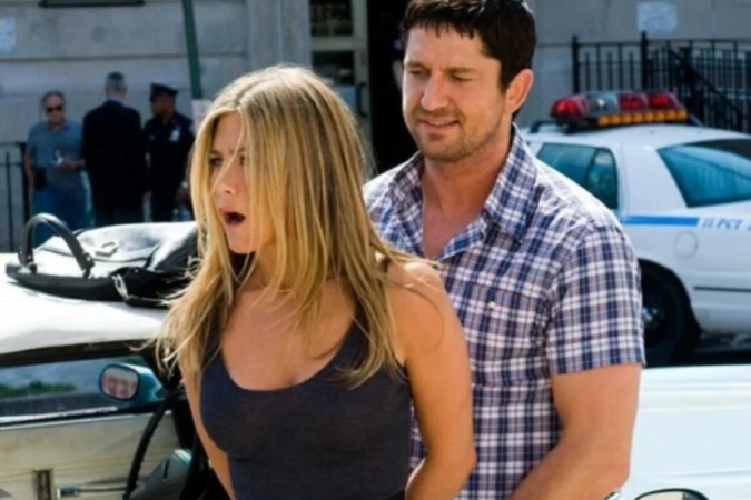 Jennifer Aniston e Gerard Butler em comédia de ação com ex-esposa fugitiva -  (crédito: Obeservatório da TV)