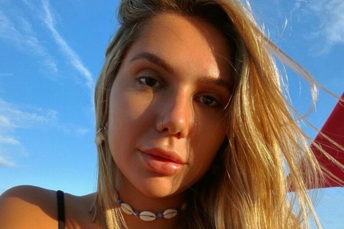 Filha de Renato Gaúcho, Carolina Portaluppi exibe curvas poderosas ao posar de biquíni -  (crédito: Observatório dos Famosos)