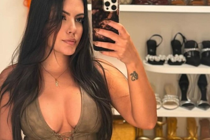 Fernanda Bande surge de biquíni asa-delta e anima seguidores -  (crédito: Observatório dos Famosos)