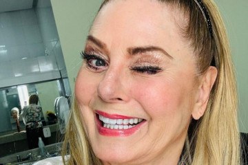 Vera Fischer surge de maiô e mostra corpo de ‘boneca’ em selfies Vera Fischer surge de maiô e mostra corpo de ‘boneca’ em selfies - (crédito: Observatório dos Famosos) -Vera Fischer surge de maiô e mostra corpo de ‘boneca’ em selfies - (crédito: Observatório dos Famosos)
