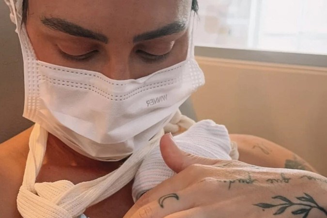 Após a perda de um dos gêmeos, Clara Maia atualiza estado de Theo -  (crédito: Observatório dos Famosos)