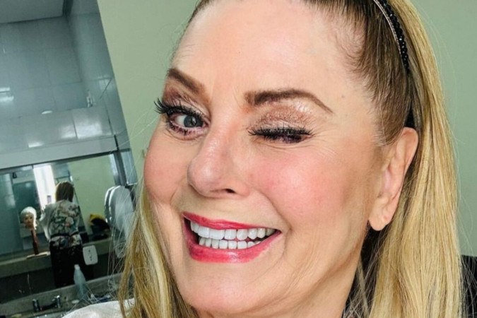 Vera Fischer surge de maiô e mostra corpo de ‘boneca’ em selfies -  (crédito: Observatório dos Famosos)