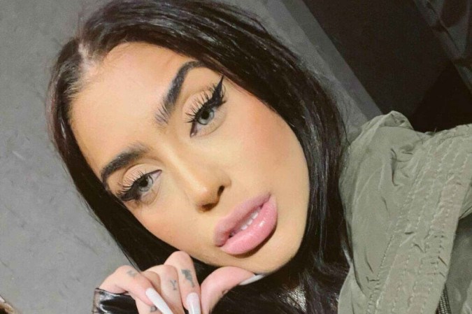 MC Mirella se exibe de calcinha em frente ao espelho e faz clima esquentar -  (crédito: Observatório dos Famosos)