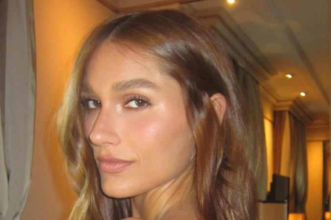 Sasha Meneghel faz topless em clique sedutor e deixa tatuagem à mostra -  (crédito: Observatório dos Famosos)