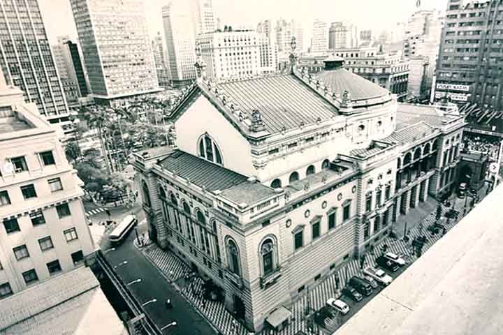 A Semana da Arte Moderna costuma ser mencionada como o evento mais célebre da história do edifício. Ela reuniu os grandes nomes do modernismo, como Mário de Andrade, Oswald de Andrade, Tarsila do Amaral, Menotti Del Picchia e Anita Malfatti.
