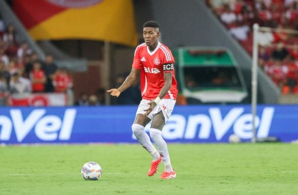 VITÃO – A bola aérea foi o principal problema. O segundo gol do Mirassol teve início em cabeceio na jogada que Vitão e Mercado perderam no alto. NOTA  4,5 - Foto: