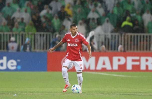 AGUIRRE – Deu liberdade para Reinaldo arrancar no segundo gol ao não conseguir marcá-lo. Também não teve eficiência nos cruzamentos, pelo menos dois foram para fora. NOTA 4,5 - Foto: Ricardo Duarte / Internacional