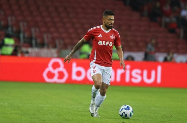 BRUNO TABATA - NÃ£o teve Ãªxito na tentativa de ter sequÃªncia nas jogadas que buscou. NOTA 4,0 - Foto: Ricardo Duarte / Internacional
