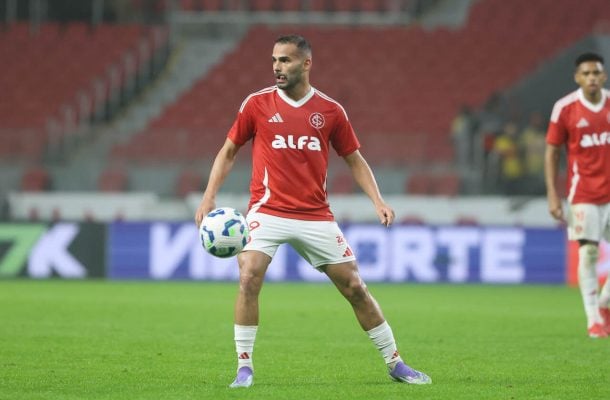 THIAGO MAIA – Não conseguiu evitar o chute de Neto Moura no primeiro gol, mas compensou com seu oportunismo ao aparecer como se fosse um centroavante na área e aproveitar rebote de Muralha em falta de Alan Patrick. NOTA 6,5 - Foto:   Ricardo Duarte / Internacional