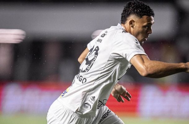 VICTOR HUGO - Entrou para dar mais altura Ã  zaga e teve uma chance de cabeÃ§a no ataque. Cumpriu bem seu papel. NOTA: 6,0. Foto: Raul Baretta/Santos FC