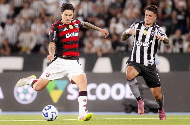 PEDRO - No dia em que completou 300 jogos com a camisa do Flamengo, o craque deixou o dele, superando Bebeto e chegando aos 151 gols. Ainda deu a (linda) assistÃªncia para o gol de Luiz AraÃºjo. NOTA 8,5. Foto: Adriano Fontes / Flamengo