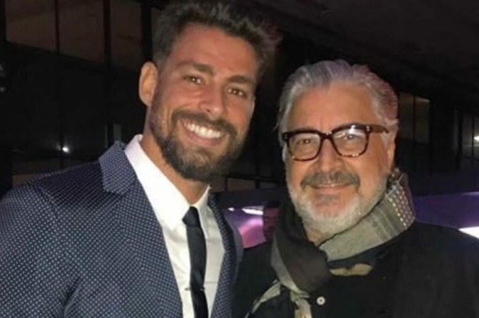 Cauã Reymond lamenta morte de Sérgio Mattos, empresário que revelou o ator e Gisele Bündchen - (crédito: Observatório dos Famosos) Cauã Reymond lamenta morte de Sérgio Mattos, empresário que revelou o ator e Gisele Bündchen - (crédito: Observatório dos Famosos)