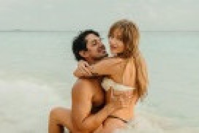 De fio-dental, Luísa Sonza posa em clima de romance com namorado na praia e faz declaração de amor - (crédito: Observatório dos Famosos) De fio-dental, Luísa Sonza posa em clima de romance com namorado na praia e faz declaração de amor - (crédito: Observatório dos Famosos)