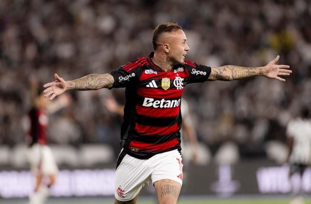 CEBOLINHA - Vive inferno astral. Afinal, entrou aos 16', mas saiu aos 34' por lesão muscular. No pouco tempo em que esteve em campo, até participou bem pelo lado esquerdo. NOTA 6,5. Foto: Adriano Fontes / Flamengo