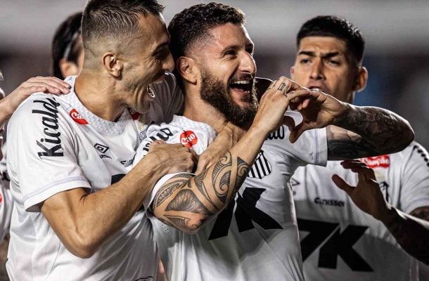 ZÉ RAFAEL - O dono do jogo. Abriu o placar com um belo gol de cabeça, sofreu o pênalti e comandou o meio-campo com uma intensidade impressionante. Exibição de gala. NOTA: 9,0. Foto: Raul Baretta/Santos FC