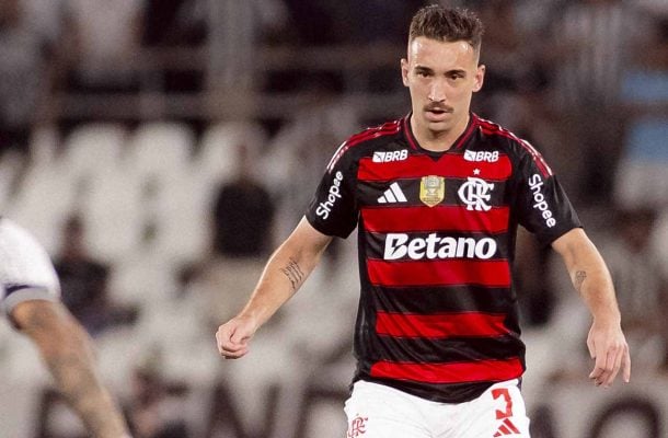 LÉO ORTIZ - Ótima atuação, chegando antecipadamente em muitos lances e tendo calma para sair jogando com maestria. NOTA 7,5. Foto: Adriano Fontes / Flamengo
