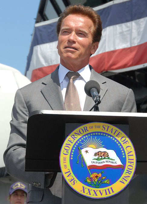 Schwarzenegger tambÃ©m sempre atraiu polÃªmica por sua preferÃªncia pelo Partido Republicano nos Estados Unidos. Naturalizado americano em 1983, ele entrou na polÃ­tica e elegeu-se governador da CalifÃ³rnia, duas vezes.