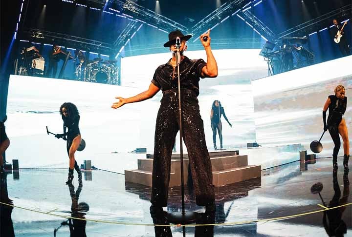 Após o sucesso de seu primeiro álbum, Ne-Yo continuou a lançar material de qualidade, consolidando sua carreira com álbuns como 