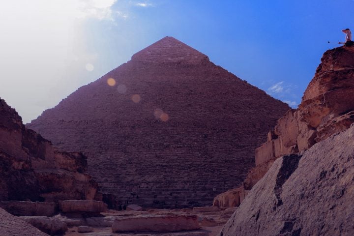 Eles acreditam que passagens subterrâneas conectam as três pirâmides e que essas estruturas podem estar relacionadas às 