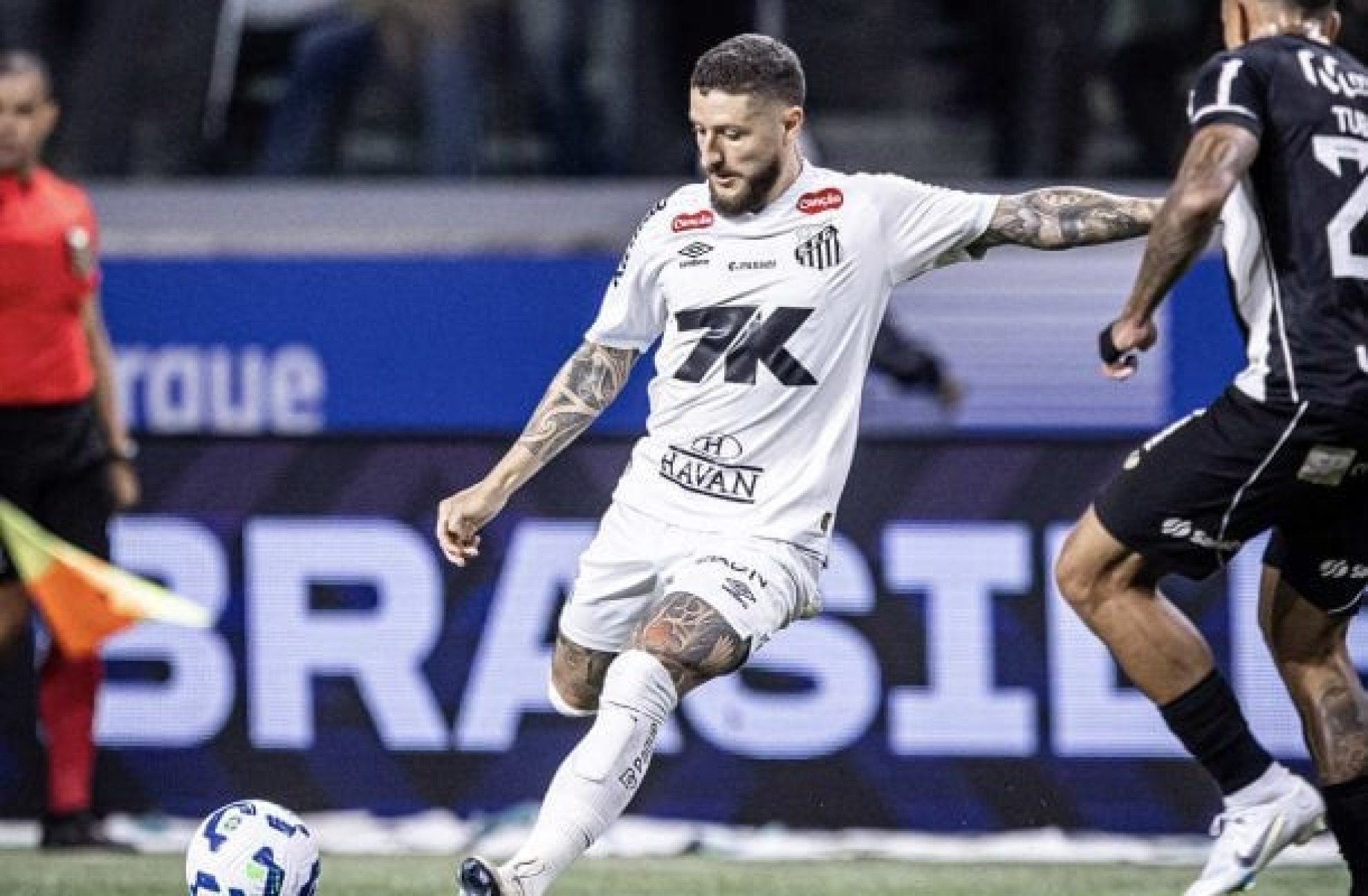 “Foi de altíssimo nível”, declara Zé Rafael após atuação de gala do Santos