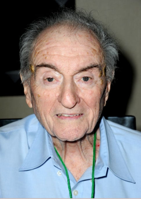 Jason Wingreen começou a carreira em teatro atuando na prestigiada Broadway e também fez várias séries de TV, além de cinema. 