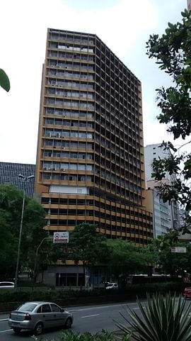 EdifÃ­cio Joelma (SÃ£o Paulo) - Uma das maiores tragÃ©dias do Brasil ocorreu quando um incÃªndio se espalhou rapidamente pelo prÃ©dio, em 1974. Dos 756 ocupantes do edifÃ­cio, 187 morreram e mais de 300 ficaram feridos. O prÃ©dio foi reformado e, desde entÃ£o, hÃ¡ relatos de figuras e vozes misteriosas no local. 