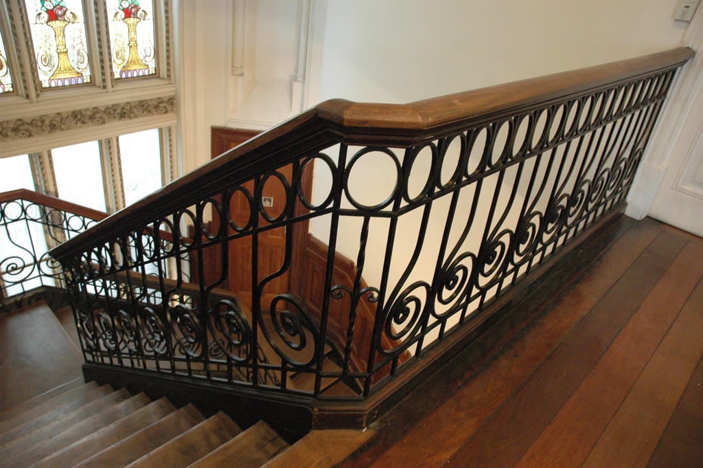 Igreja de Nossa Senhora das Dores - Porto Alegre, Rio Grande do Sul - Construída por quase 100 anos, entre 1807 e 1904, teria sido amaldiçoada no passado. Diz a lenda que um escravo foi condenado à morte em praça pública injustamente. Diante disso, antes do ser enforcado, o homem teria rogado uma praga contra a construção.

Mais recente
Próxima
Escultura de 300