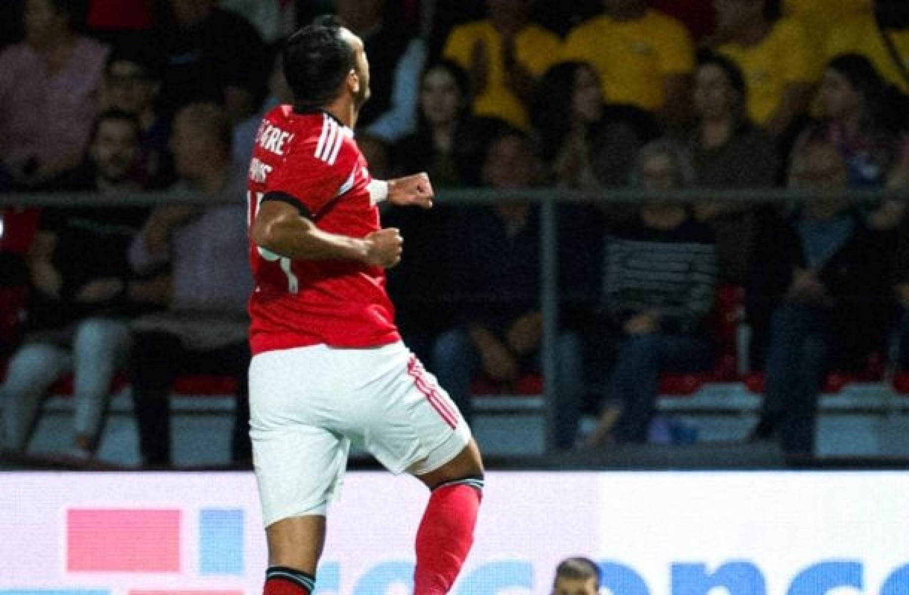 Artilheiro brilha, e Benfica avança na Taça de Portugal