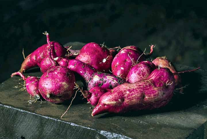 Seja em pratos principais, assada, cozida ou até mesmo em sucos, a batata-doce é uma adição valiosa à dieta de qualquer pessoa que busca uma vida mais saudável.