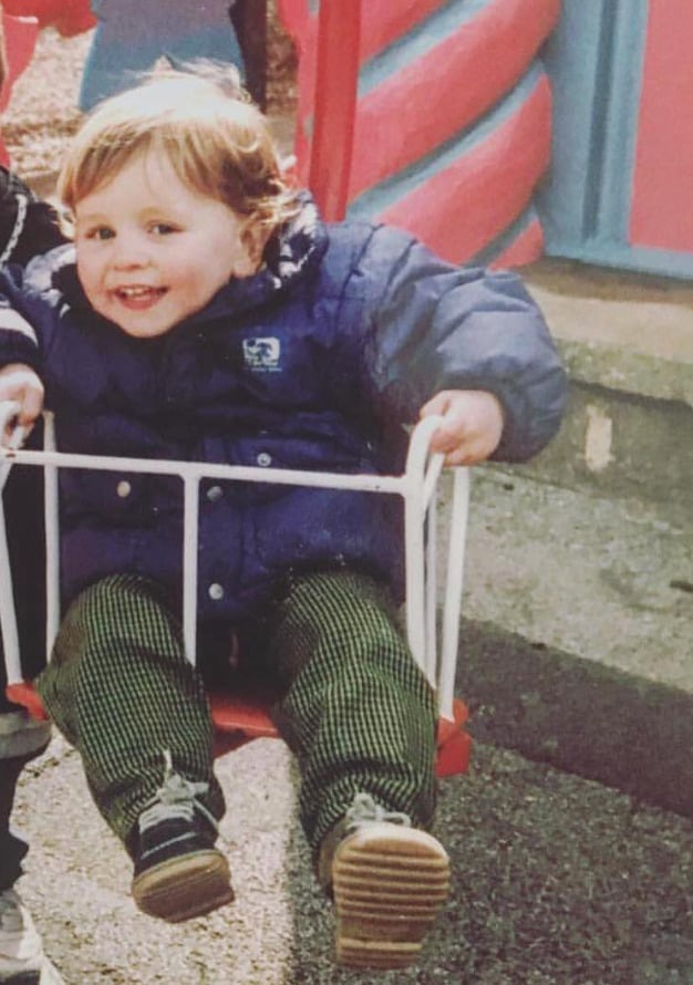 Harris Dickinson, nasceu em 24 de junho de 1996 em Leytonstone, uma área do leste de Londres, tem se destacado em Hollywood nos últimos anos.