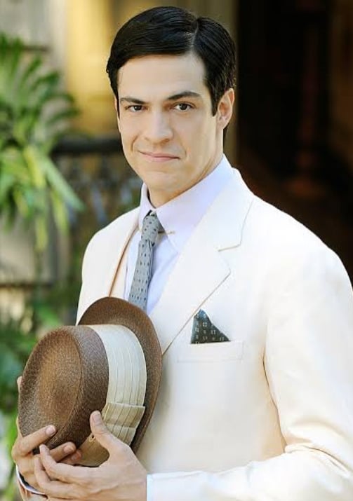 No remake de “Gabriela”, exibido em 2012, Mateus deu vida a Mundinho Falcão, político progressista que defendia ideias modernas em Ilhéus dos anos 1920. Seu personagem se envolvia em romance com Jerusa, interpretada por Luiza Valdetaro.
