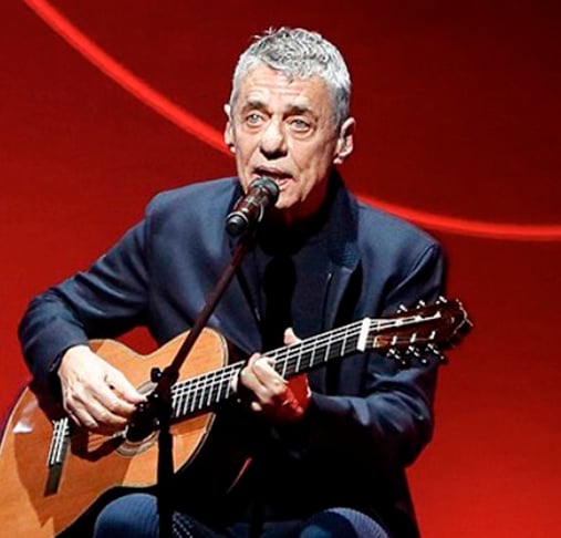 Chico Buarque - O cantor e compositor carioca, criado em família católica, estudou em colégio de padres. Mas, com o tempo, mudou. 