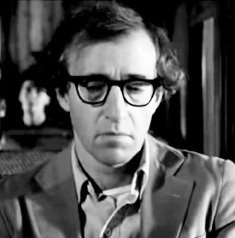 Woody Allen, aliás, costuma evocar tanto admiração quanto polêmica. Ele se tornou sinônimo de comédia sofisticada, introspecção urbana e uma boa dose de ironia. 