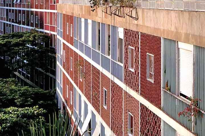 A preservação dessas peças envolve tanto questões técnicas quanto de memória cultural: conservar o significado simbólico, a qualidade estética e as técnicas construtivas originais.

