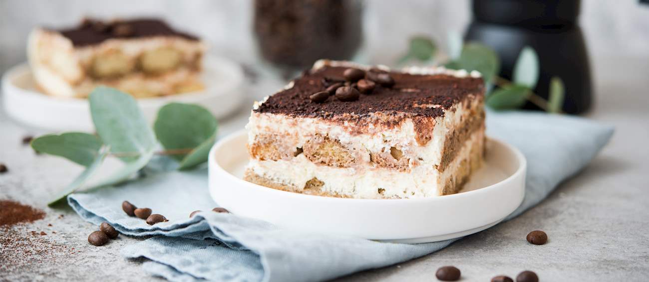 A origem mais aceita do tiramisù é o norte da Itália, entretanto há duas principais regiões que reivindicam sua criação até a atualidade: Treviso e Friuli. A origem exata, então, é controversa e disputada, com diferentes lendas e relatos.