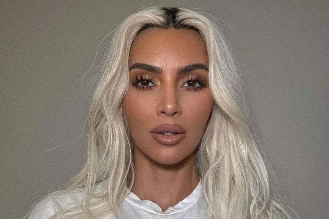 Kim Kardashian sensualiza com lingerie ousada e provoca clima quente ao exibir suas curvas -  (crédito: Observatório dos Famosos)
