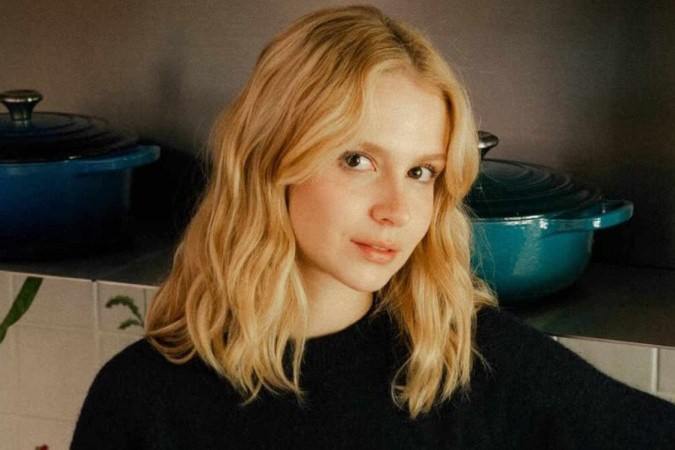 Isabella Scherer se explica após ser detonada nas redes sociais por oferecer vaga de auxiliar de cozinha com salário de R$ 1.800 -  (crédito: Observatório dos Famosos)